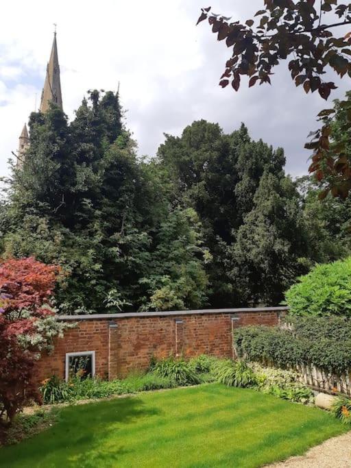 Beautiful Georgian Cottage Within A Private Walled Garden โอ๊กคัม ภายนอก รูปภาพ