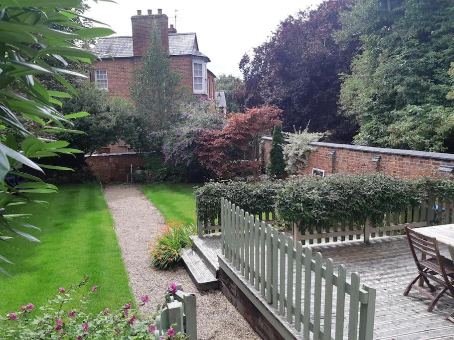 Beautiful Georgian Cottage Within A Private Walled Garden โอ๊กคัม ภายนอก รูปภาพ