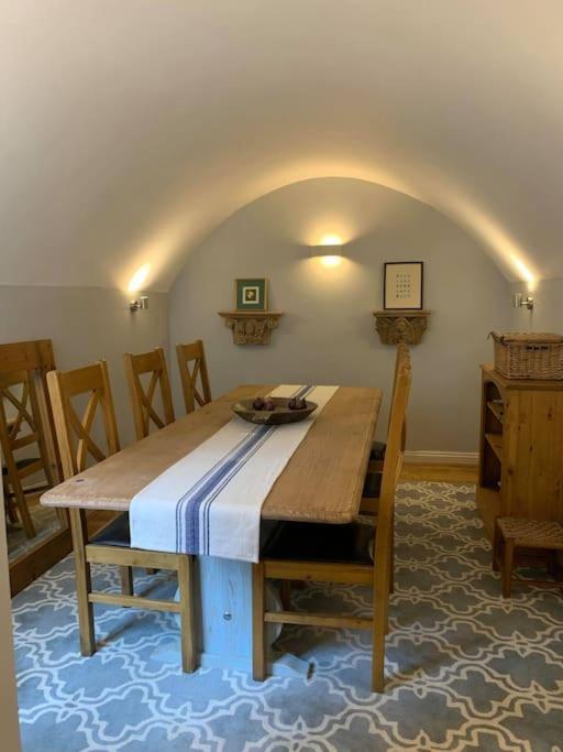 Beautiful Georgian Cottage Within A Private Walled Garden โอ๊กคัม ภายนอก รูปภาพ