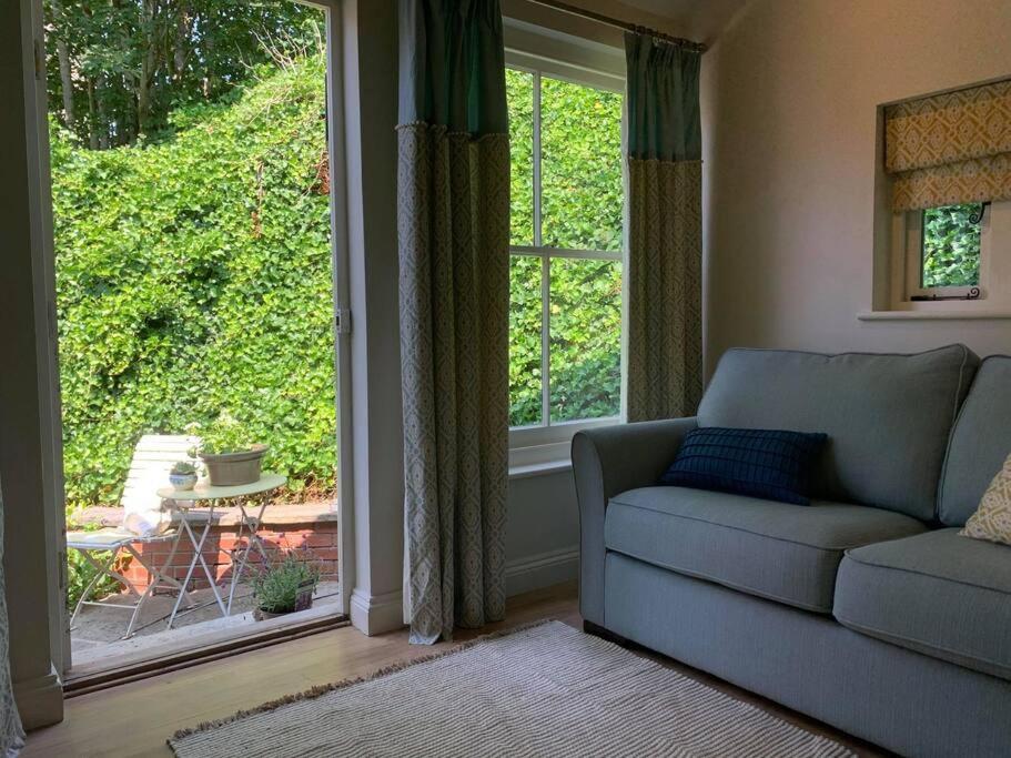 Beautiful Georgian Cottage Within A Private Walled Garden โอ๊กคัม ภายนอก รูปภาพ